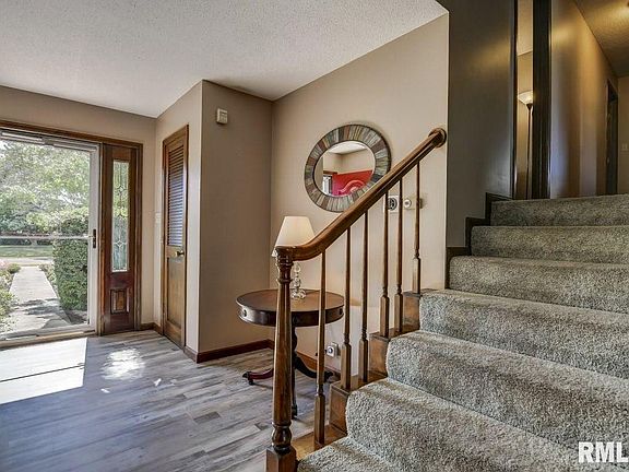 3rd image of 315 Melody Ln