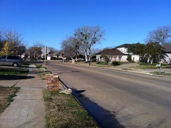 3rd image of 1727 Plantation Dr