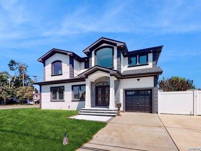147 9th Street, Hicksville, NY, 11801