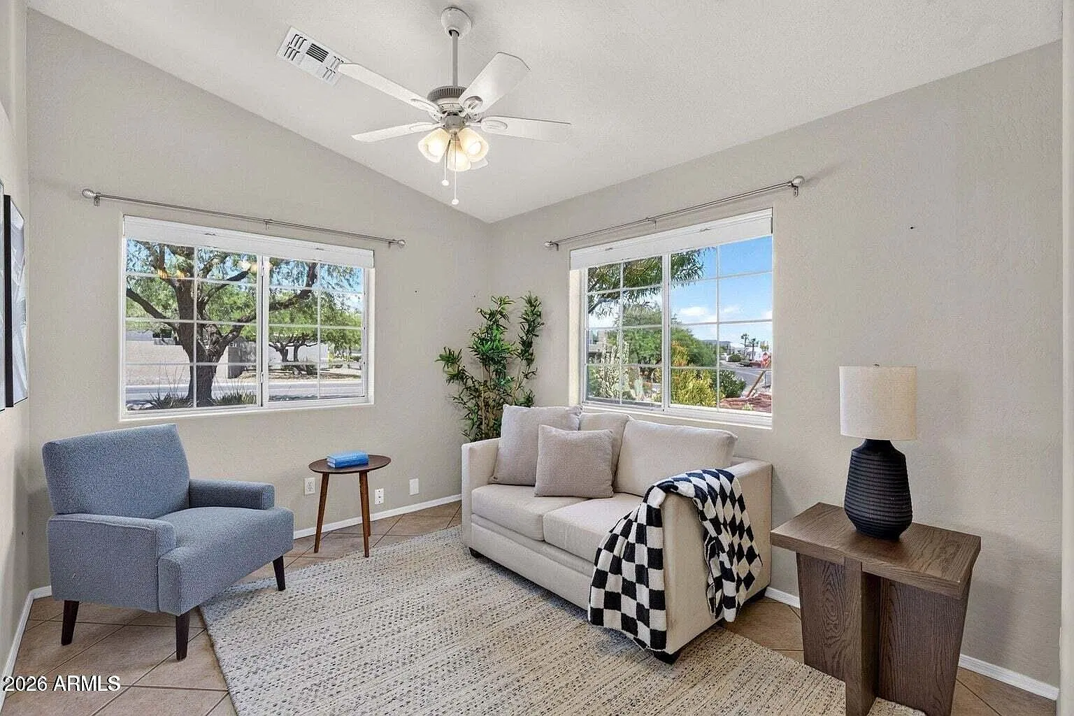 3 bed, 2.0 bath, 1606 sqft, $2,800 — Photo 2