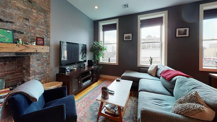 Sold by Bond New York | media 8