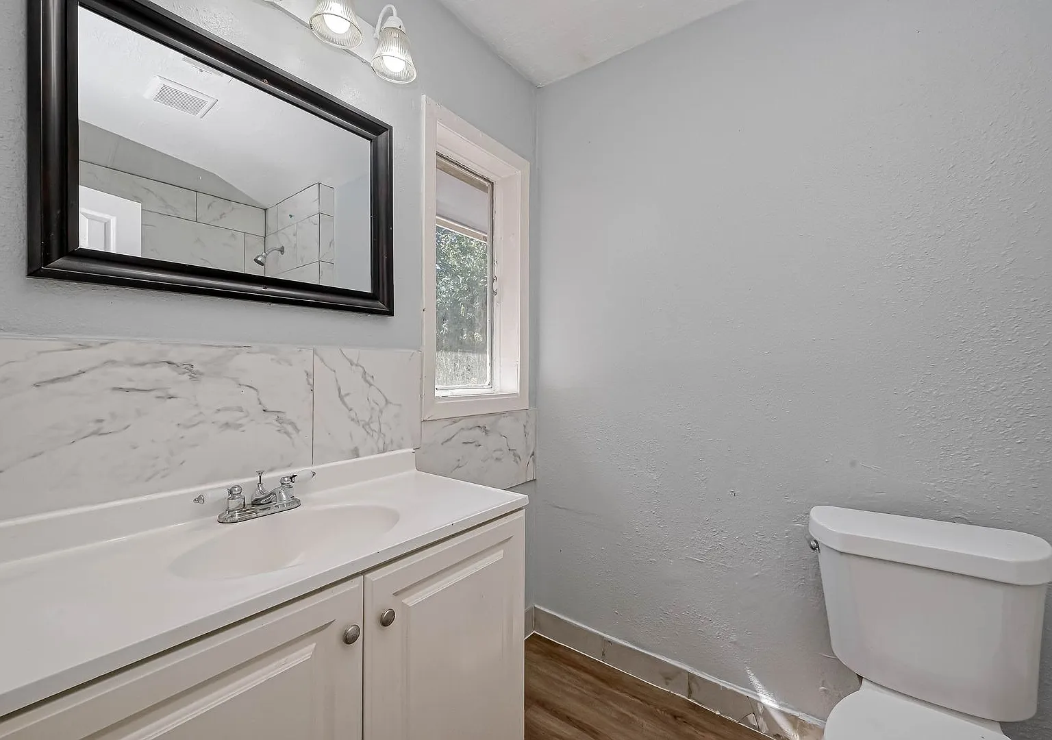 Charming Houston Home with 4 BR and 2 Baths, Easy Access to Shopping & Dining — Photo 3
