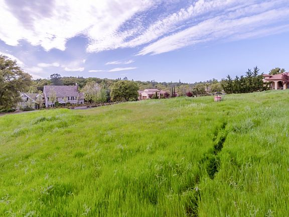 4th image of 2520 Vineyard Dr