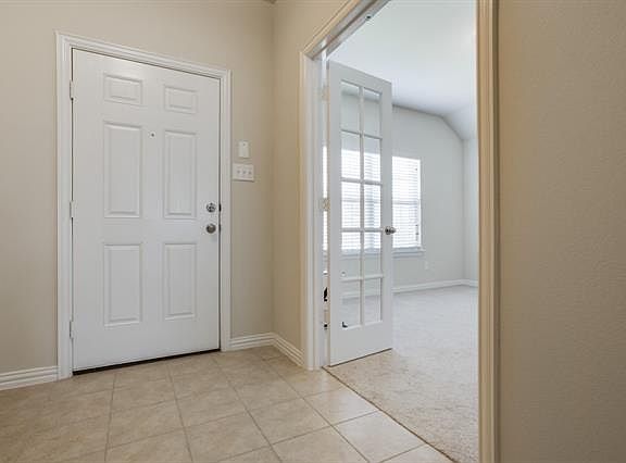 5th image of 704 Silvermoon Dr