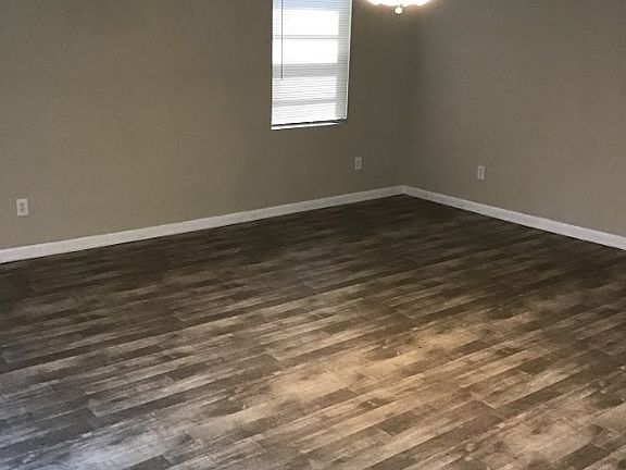 3rd image of 6869 Champlain Rd