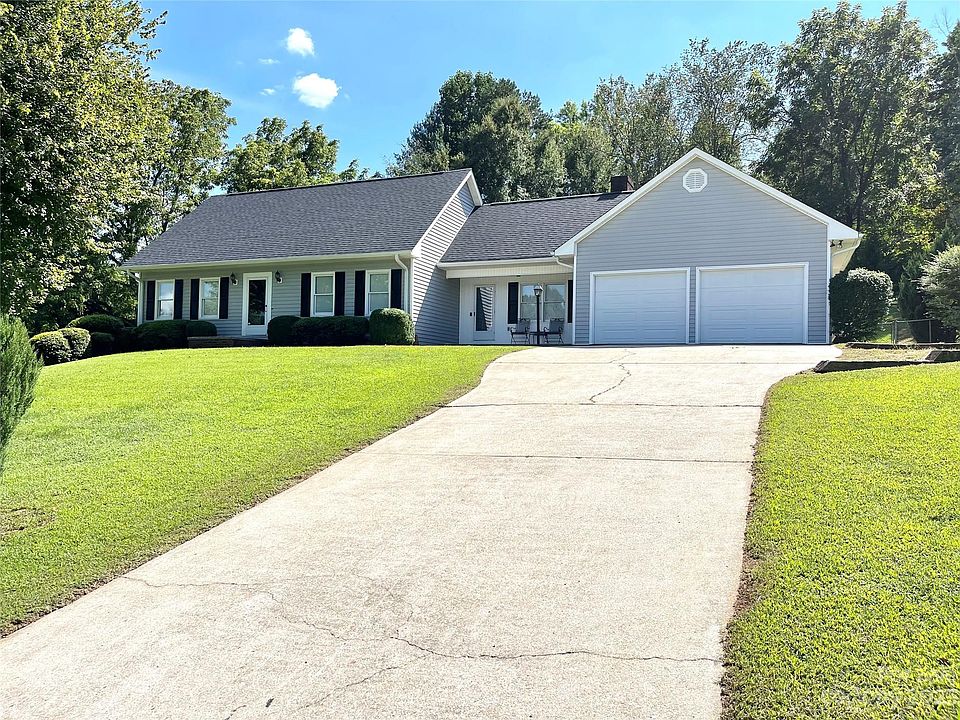 1st image of 1108 Woodbine Pl NE