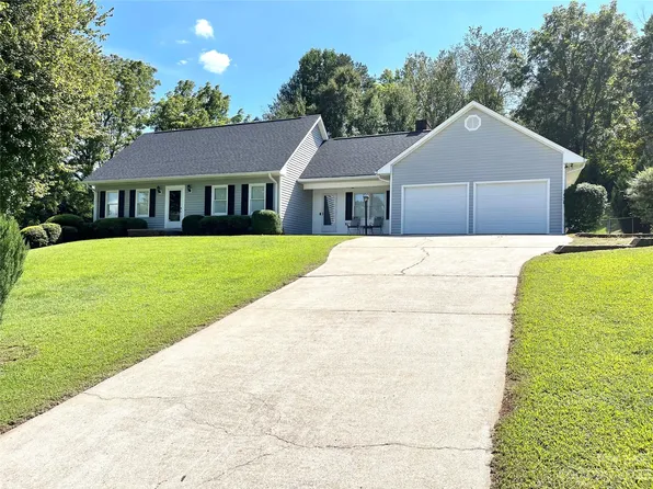 1108 Woodbine Pl NE, Lenoir, NC 28645