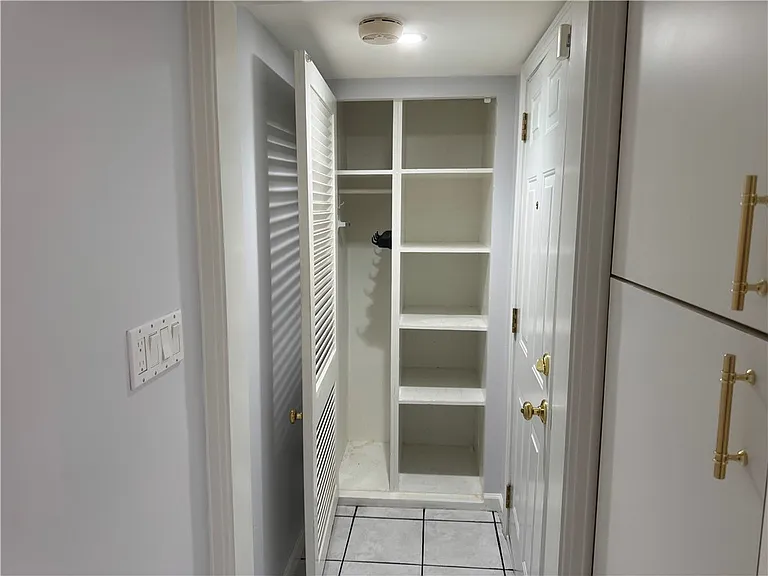 703 Saint James St — Photo 33