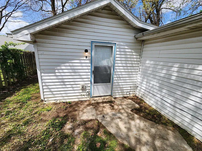 1433 N Brown Ave #B — Photo 3