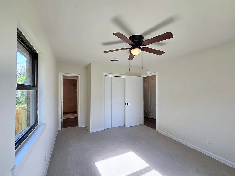 217 Ross Ave — Photo 2