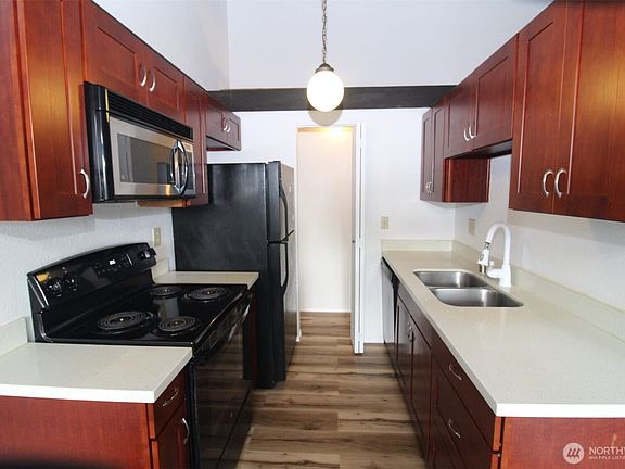 3rd image of 15210 Macadam Rd S APT D304