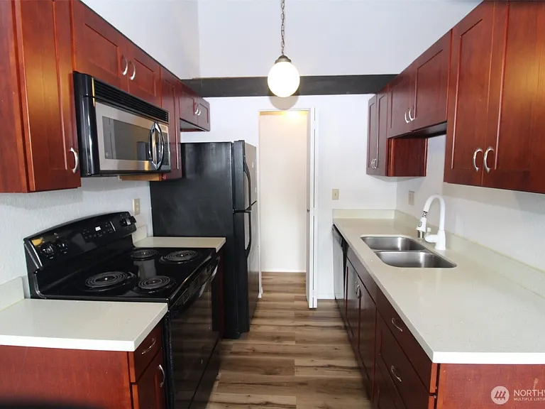 15210 Macadam Rd S #D304 — Photo 6
