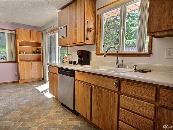 5th image of 6324 173rd St SW