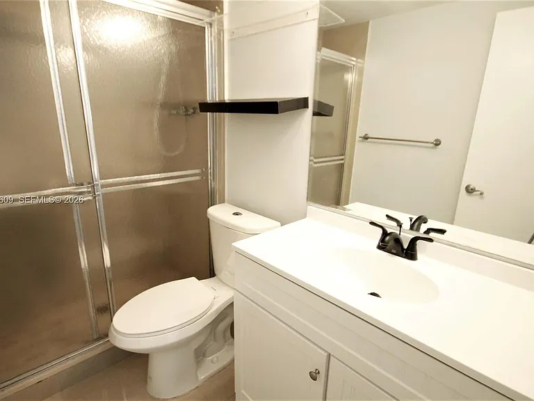 1455 N Treasure Dr #1A — Photo 4