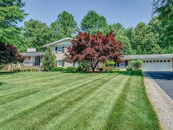 2nd image of 2086 Loch Haven Dr