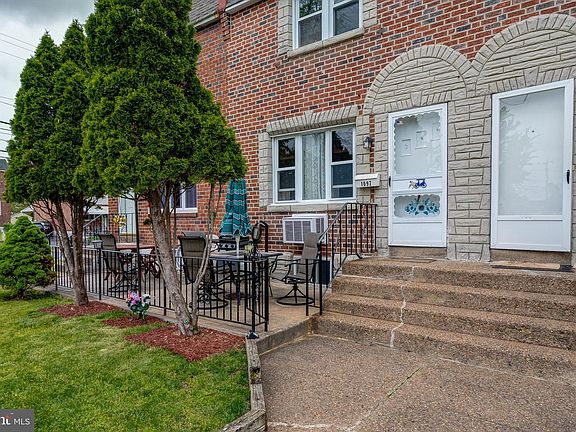 3rd image of 1097 Glen Cir