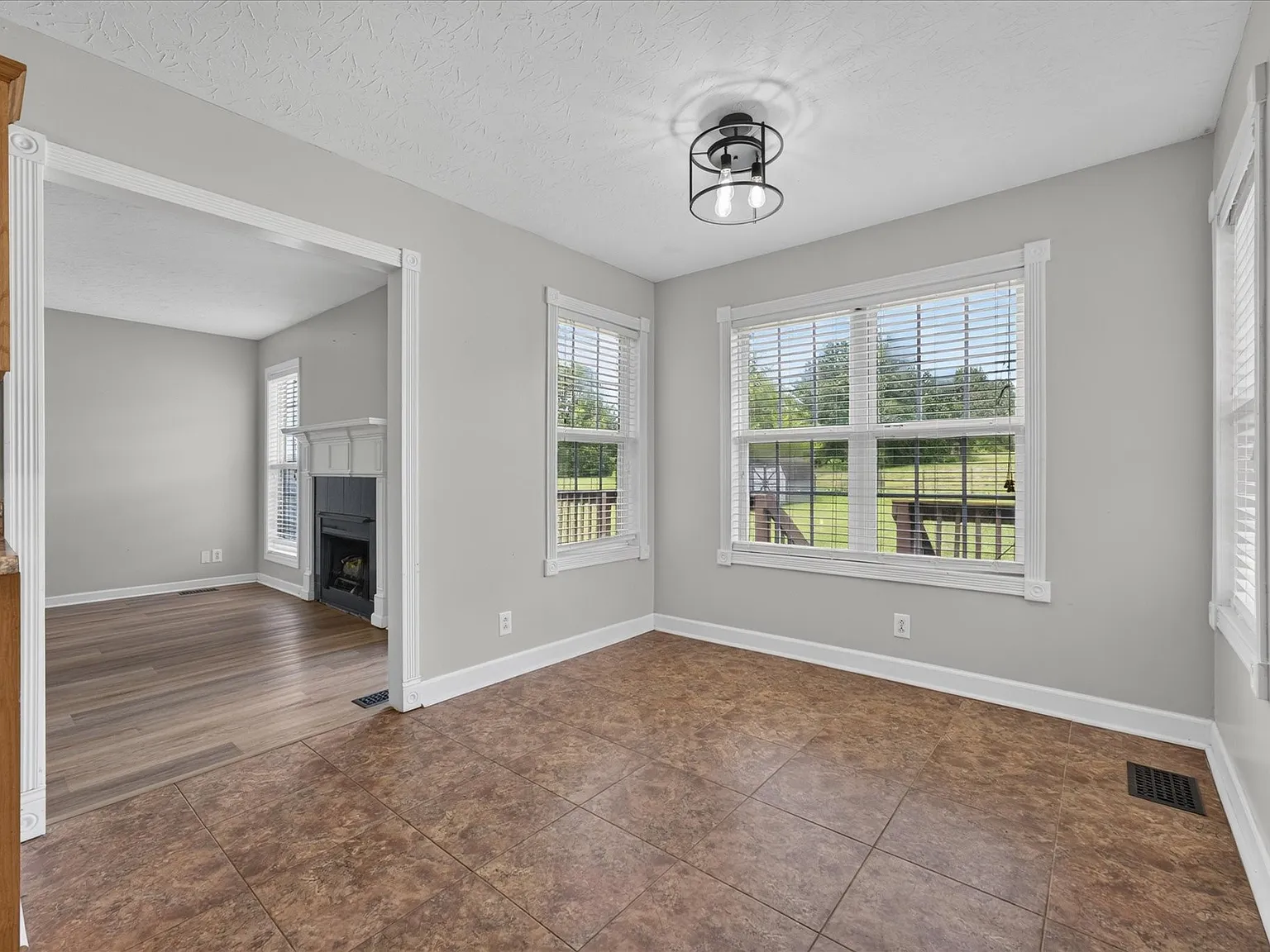 3 bed, 1708 sqft, $2,450 — Photo 3
