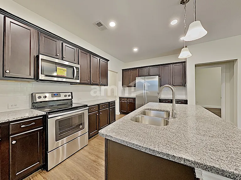 154 Lindridge Dr — Photo 3
