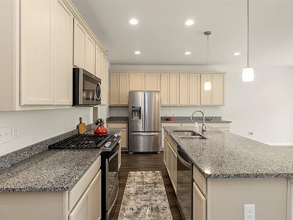 5th image of 43474 Chancellor Ln SE #79