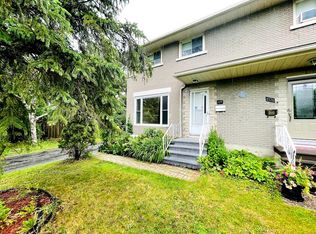706 Hastings Ave, Ottawa, ON K1G1N3