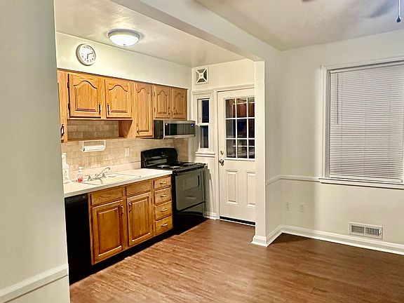 3rd image of 8313 Edgedale Rd