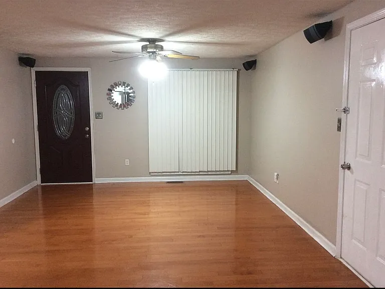 3414 Hermitage Dr — Photo 2