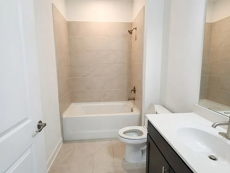 384 Yardley Ln — Photo 14