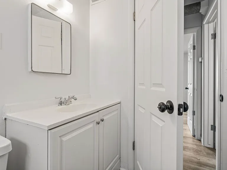 171 E 4500 S — Photo 27