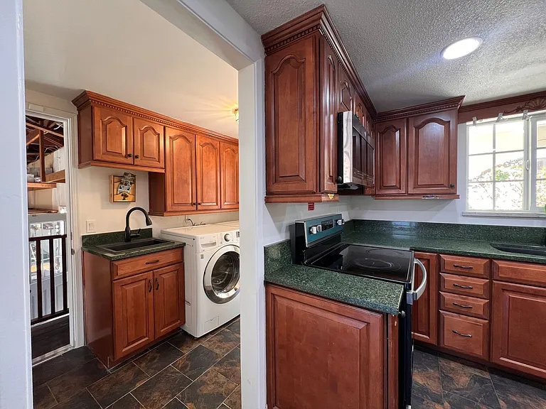 912 Yosemite Ln — Photo 13