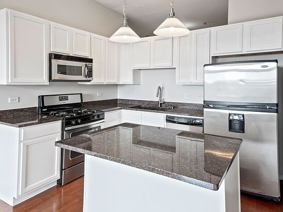 3rd image of 2915 N Clybourn Ave Unit 415