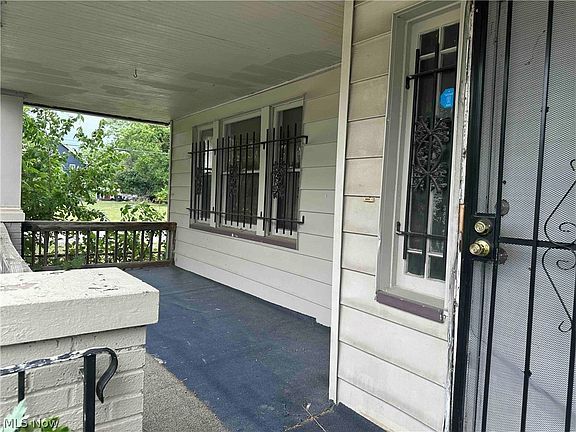 3rd image of 871 E 129th St