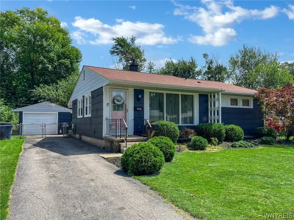 139 Mapleview Dr, Amherst, NY 14226
