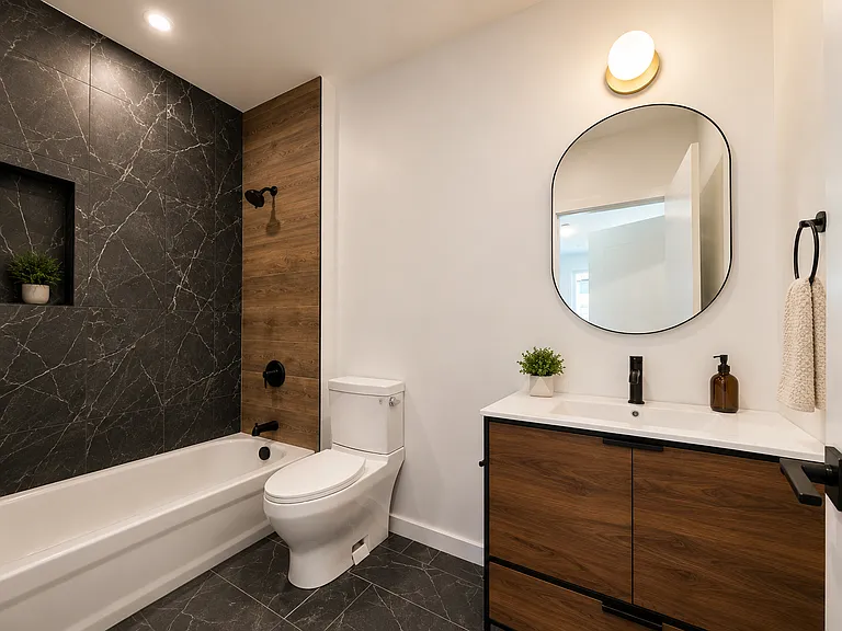74 Webster St #5EE — Photo 4