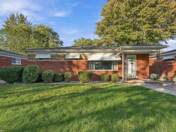 20013 Mauer St, Saint Clair Shores, MI 48080