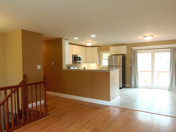 3rd image of 518 Holly Ct