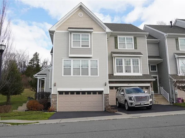 1402 Hawthorn Way, New Windsor, NY 12553