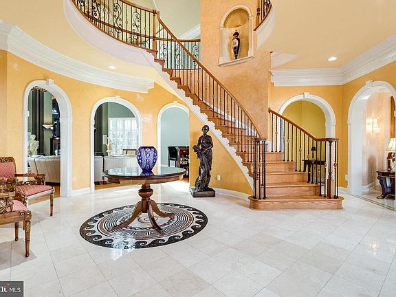 4th image of 1018 Eaton Dr