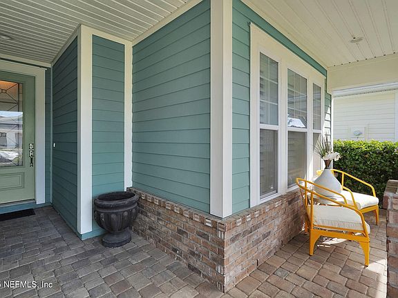 3rd image of 272 PALM BREEZE Drive