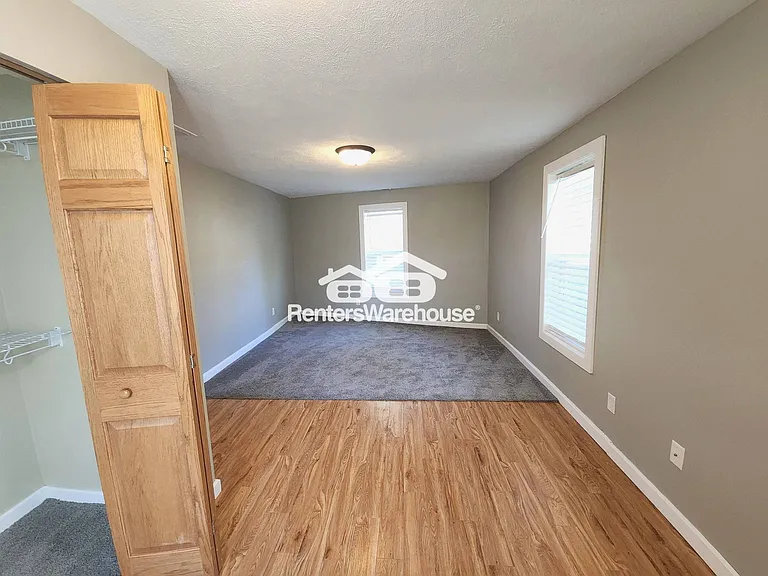 200 N Vine St — Photo 9