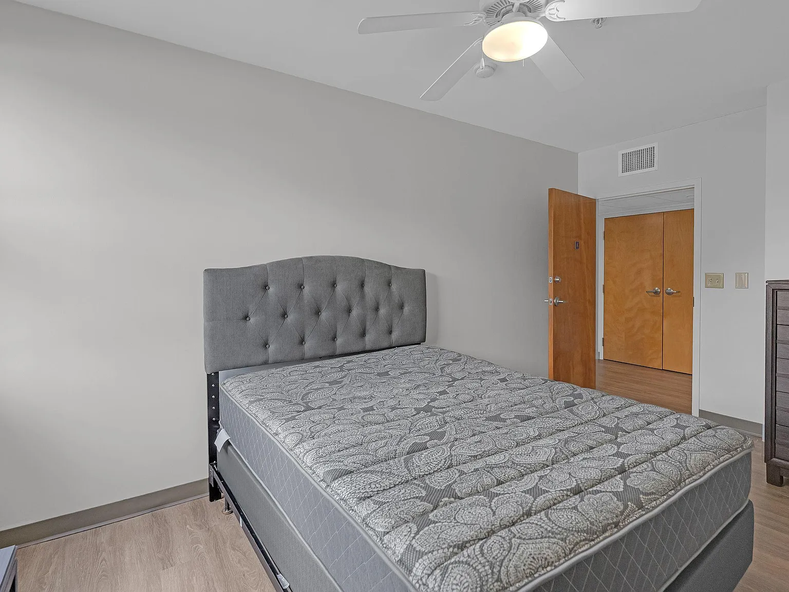 4 bed, 2.0 bath, 2300 sqft, $910 — Photo 2