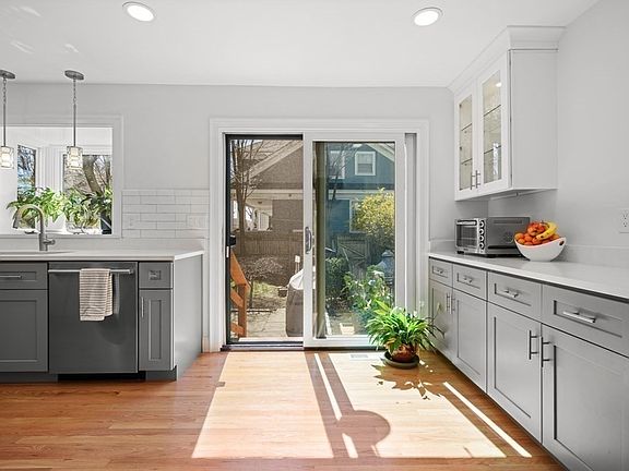 3rd image of 13-15 Everett St #5
