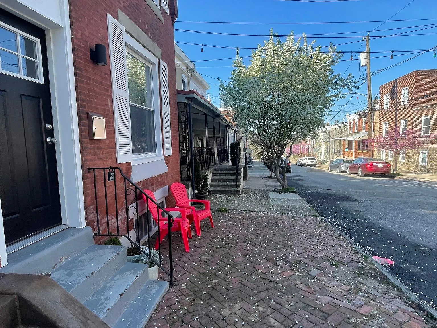 3 bed, 1200 sqft, $2,400 — Photo 1