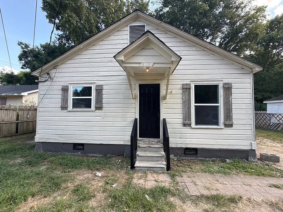 312 Carr Ave