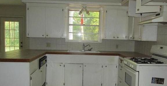 4th image of 218 Remington St