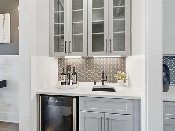5th image of 2876 Alexa Ave