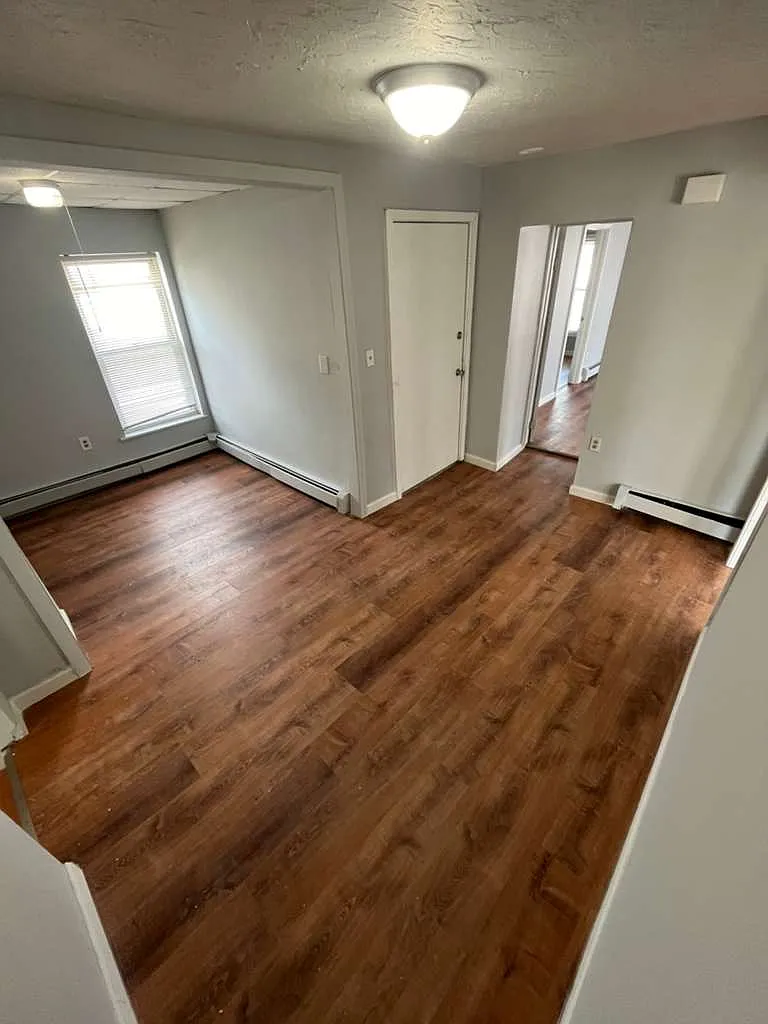 3 bed, 1000 sqft, $2,000 — Photo 4