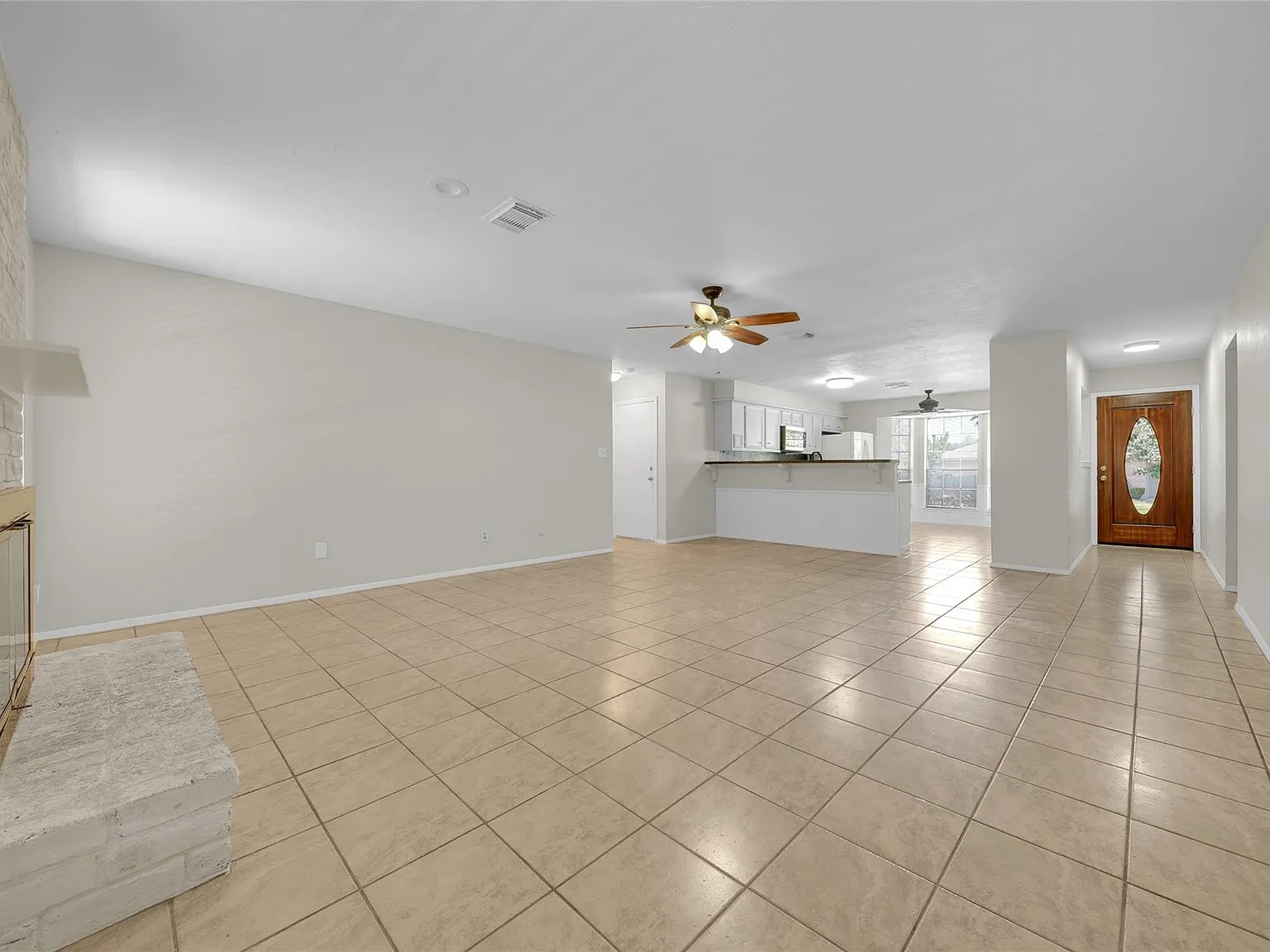 3 bed, 2.0 bath, 1474 sqft, $1,900 — Photo 4