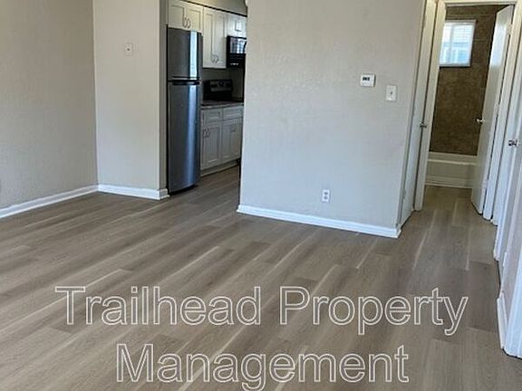 3rd image of 4208 Lloyd St