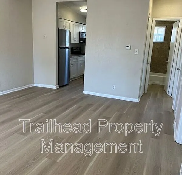 4208 Lloyd St — Photo 3
