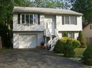 589 Lake Shore Dr, Parsippany, NJ 07054